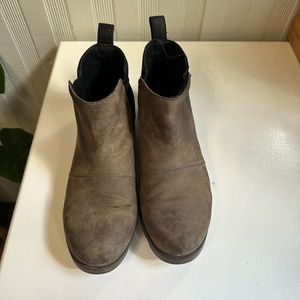 Sorel Quarry Chelsea boot— size 10